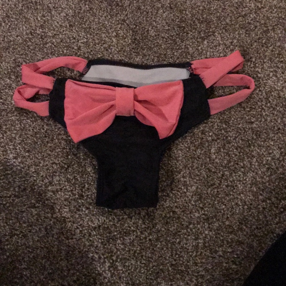 Ruched bikini bottom with bow